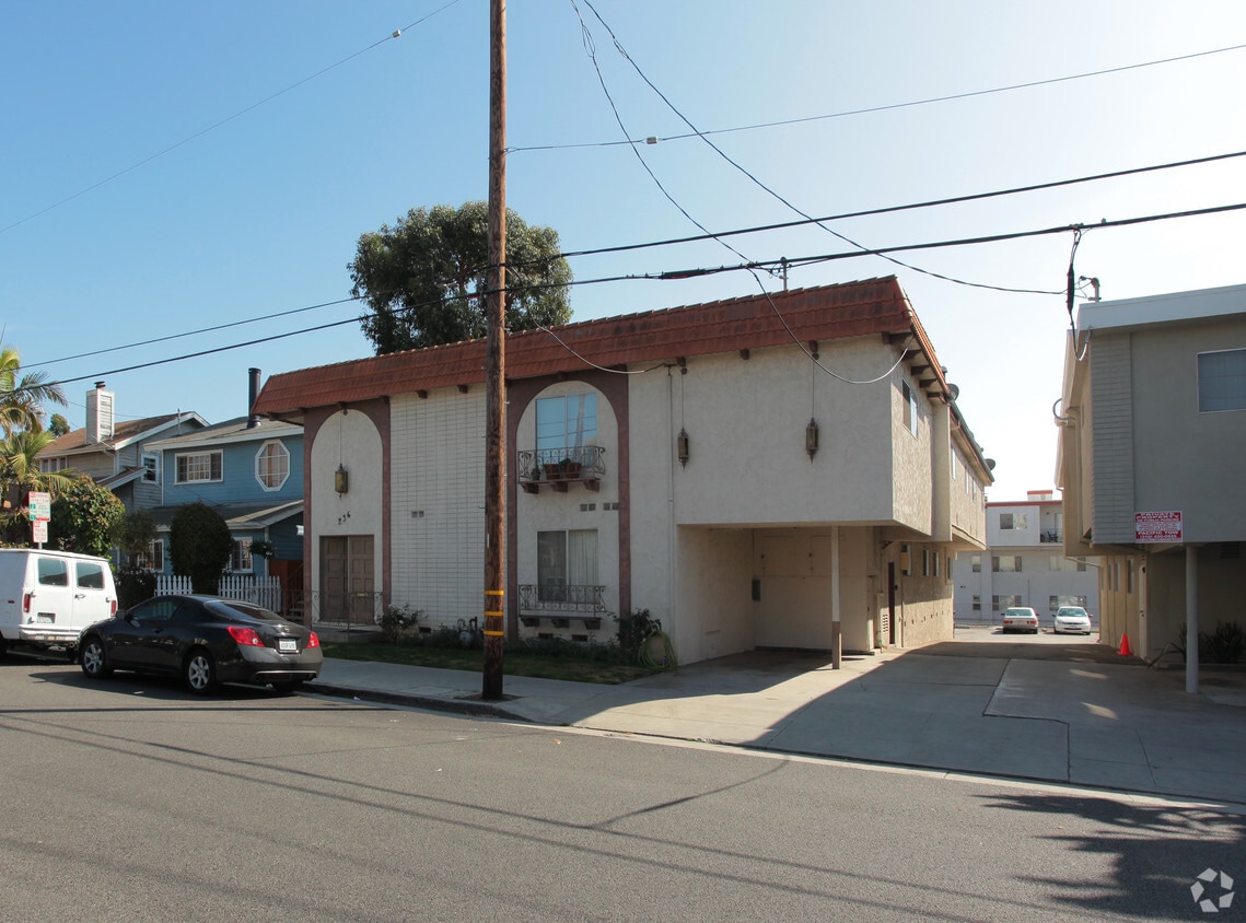 Primary Photo - 236 Bay St