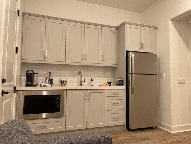 Foto del edificio - 8123 Denali Dr