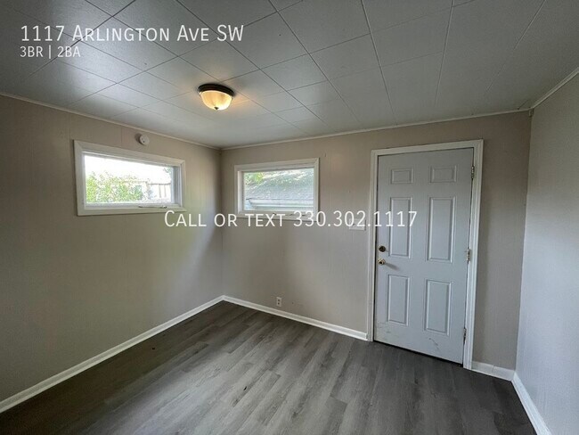 Building Photo - Three bedroom one bathroom home for rent