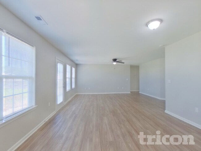 Foto del edificio - 1221 Grace Ct