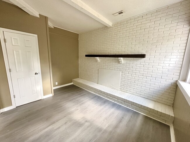Building Photo - 1204 15th Way SW
