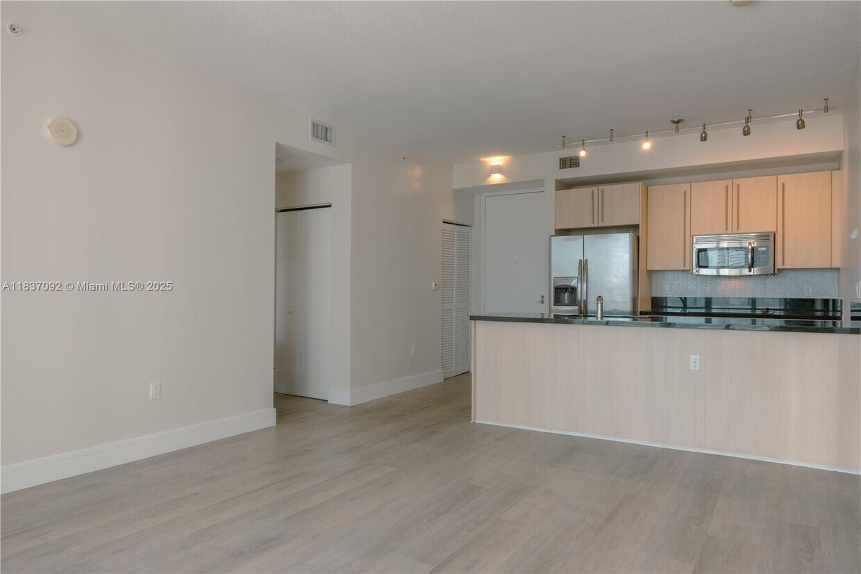 Foto principal - 79 SW 12th St