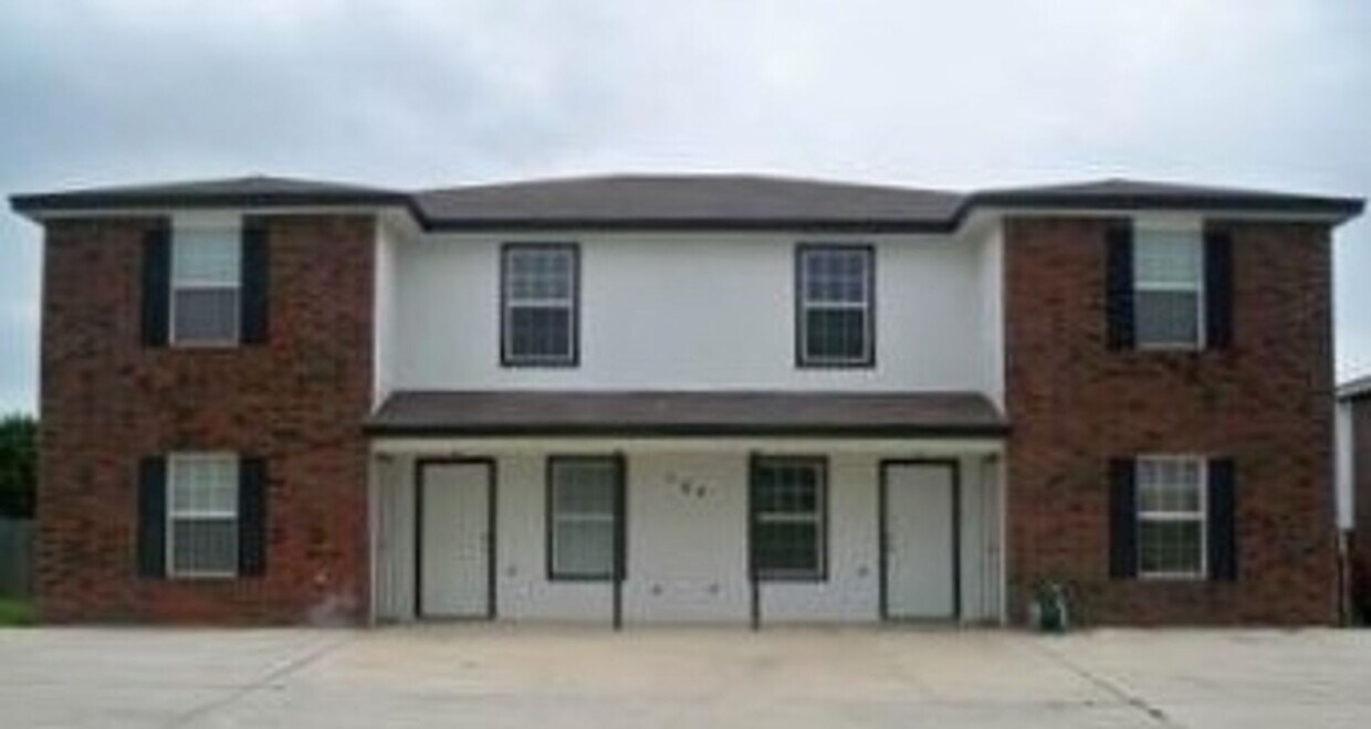Primary Photo - 196 Ryan Cir