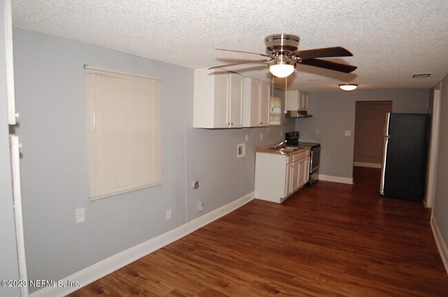 Foto del edificio - 2125 Morehouse Rd