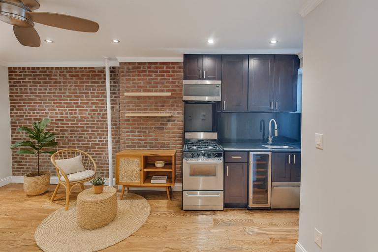 Primary Photo - 436 W 52nd St