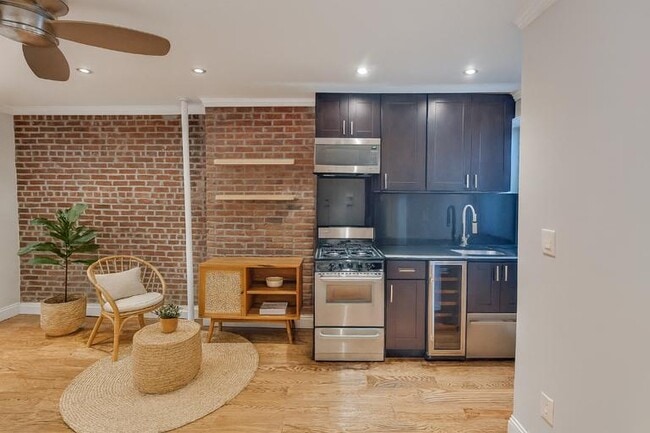 Building Photo - 436 W 52nd St