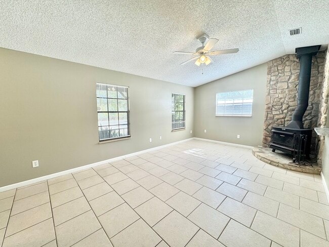 Building Photo - 5313 Soundview Ave