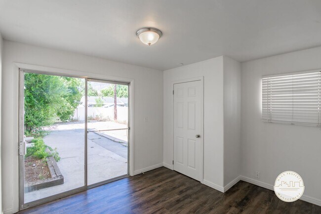 Foto del edificio - Up to $1,000 off | Beautiful 3 Bed 1 Bath Duplex in Provo! Convenient Location! Limited time offer!