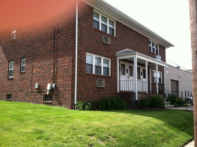 Building Photo - 134 Commercial Ave