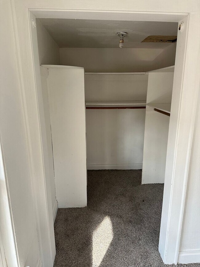 Building Photo - Charming 2BR Duplex in Parchment