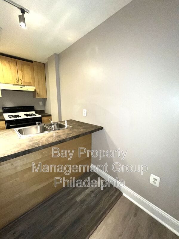 Building Photo - 422 W Spencer St