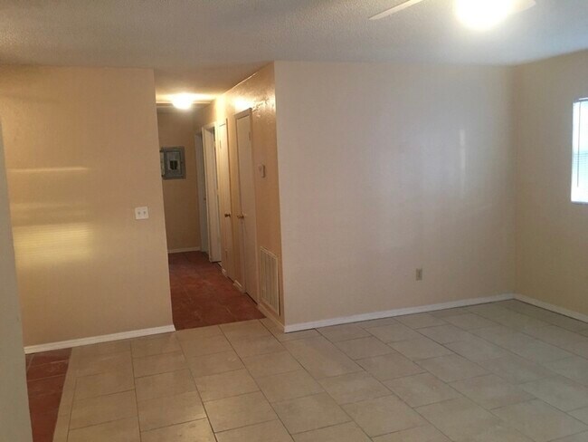 Foto del edificio - 902 W Jackson St