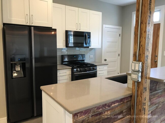 Foto del edificio - 3722 W Wrightwood Ave