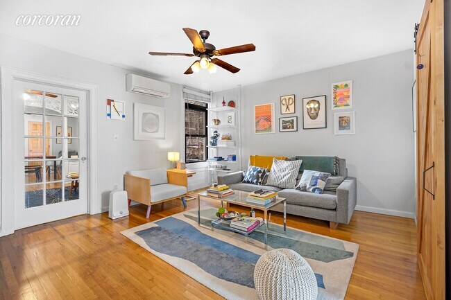 Foto del edificio - 747 Manhattan Ave
