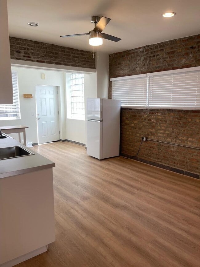 Building Photo - 1526 N Artesian Ave
