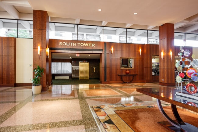 Lobby - 3701 S George Mason Dr