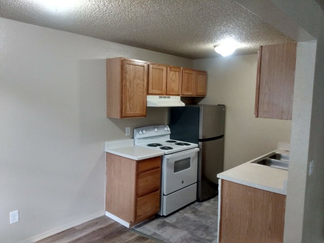 Primary Photo - 2 bedroom 1 bathroom ground floor apartmen...