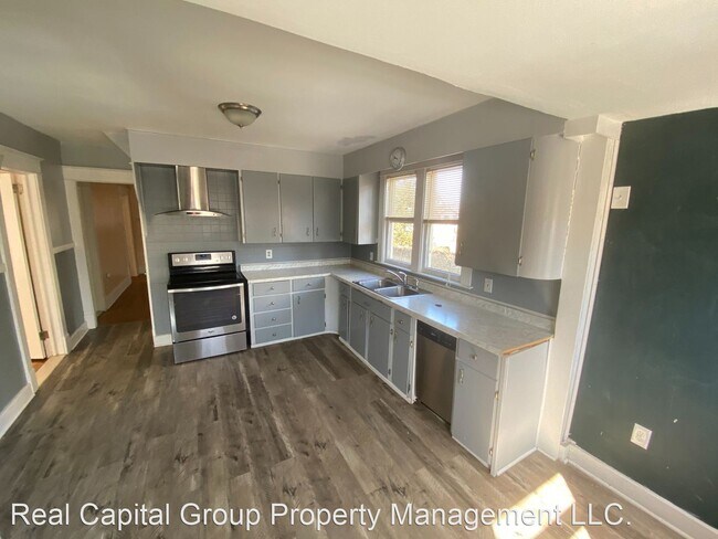 Building Photo - 4 br, 1 bath House - 215 5th St