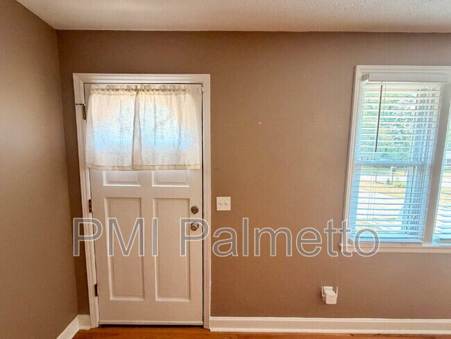 Foto del edificio - 1727 Sandra Dr