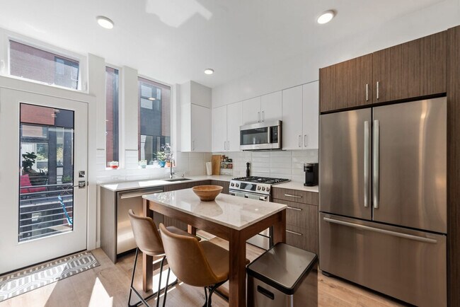 Foto del edificio - 422 10th Ave E