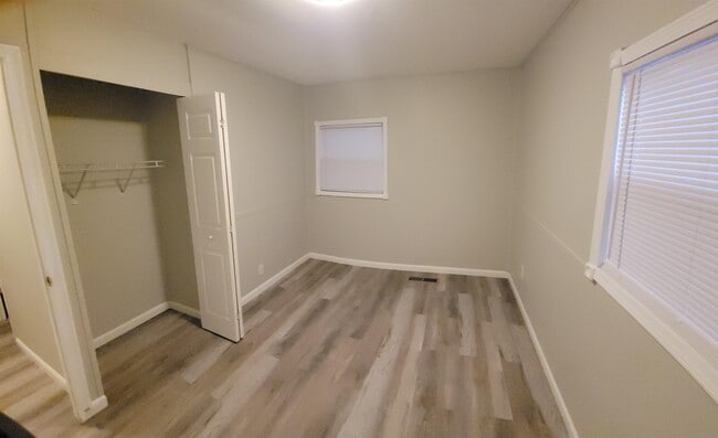 Building Photo - 202 S Hammes Ave
