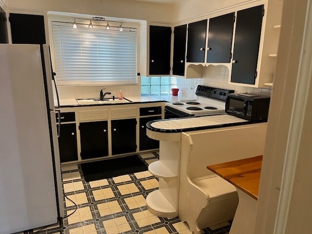 kitchen - 2121 Brookdale Rd