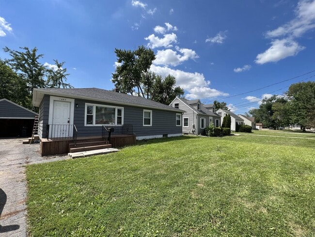 Building Photo - 1407 32nd St NE