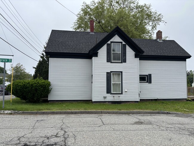 Building Photo - 74 Maverick St