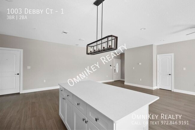 Foto del edificio - 1003 Debby Ct