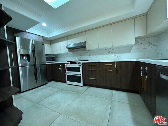 Building Photo - 2435 Florencita Dr W