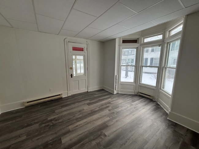 Building Photo - 174 Main St