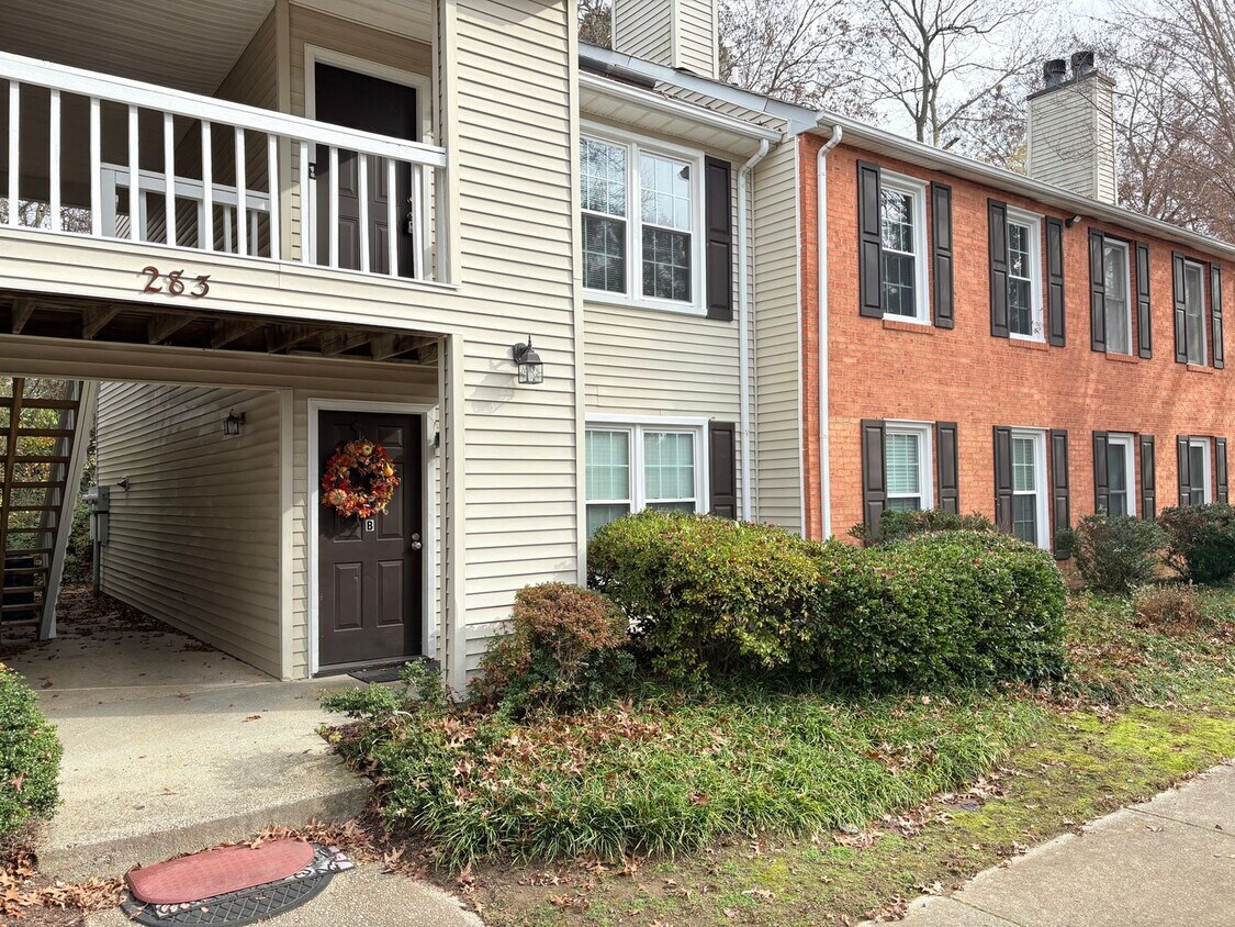 Foto principal - Conveniently Located 2 Bed Condo Near Colonial Williamsburg