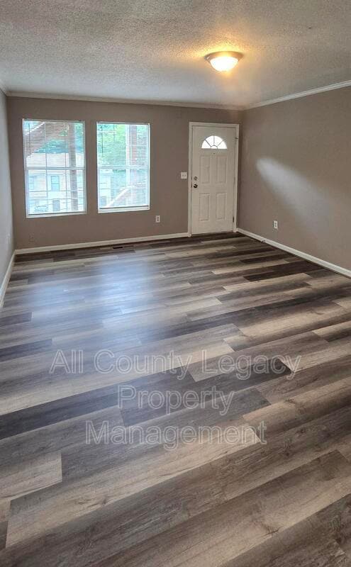 Building Photo - 4675 Lois Dr