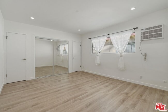 Foto del edificio - 1827 N Van Ness Ave