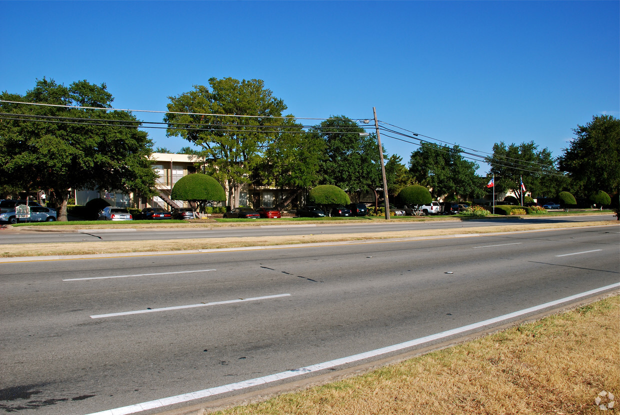 Primary Photo - Oak Park