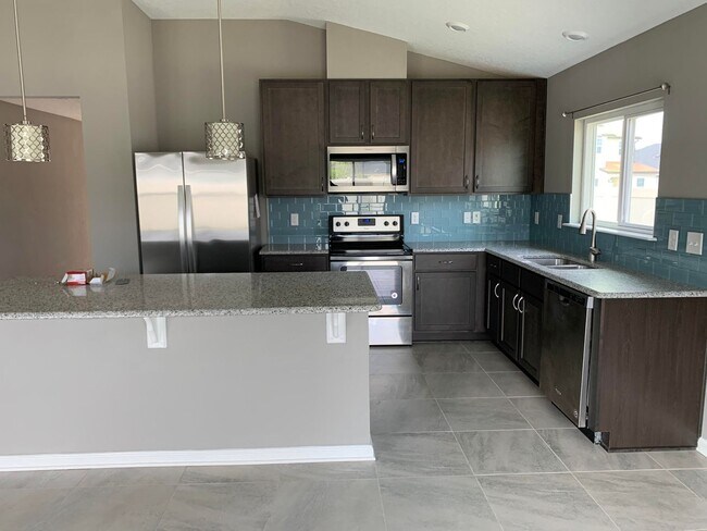 Foto del edificio - Beautiful 3 Bedroom, 2 Bath Home in the He...