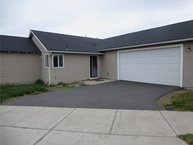 Building Photo - 63162 de Haviland St