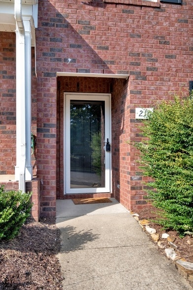 Building Photo - 210 Buck Run Dr