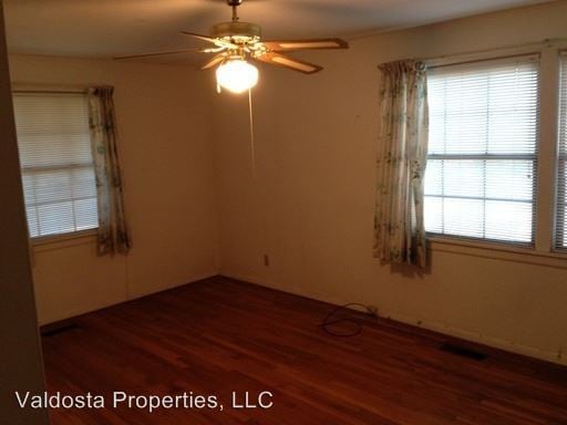 Building Photo - 707 Baytree Dr