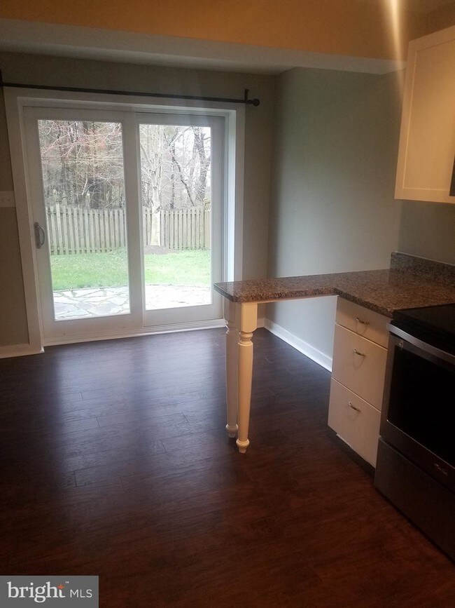Building Photo - 8133 Tenbrook Dr