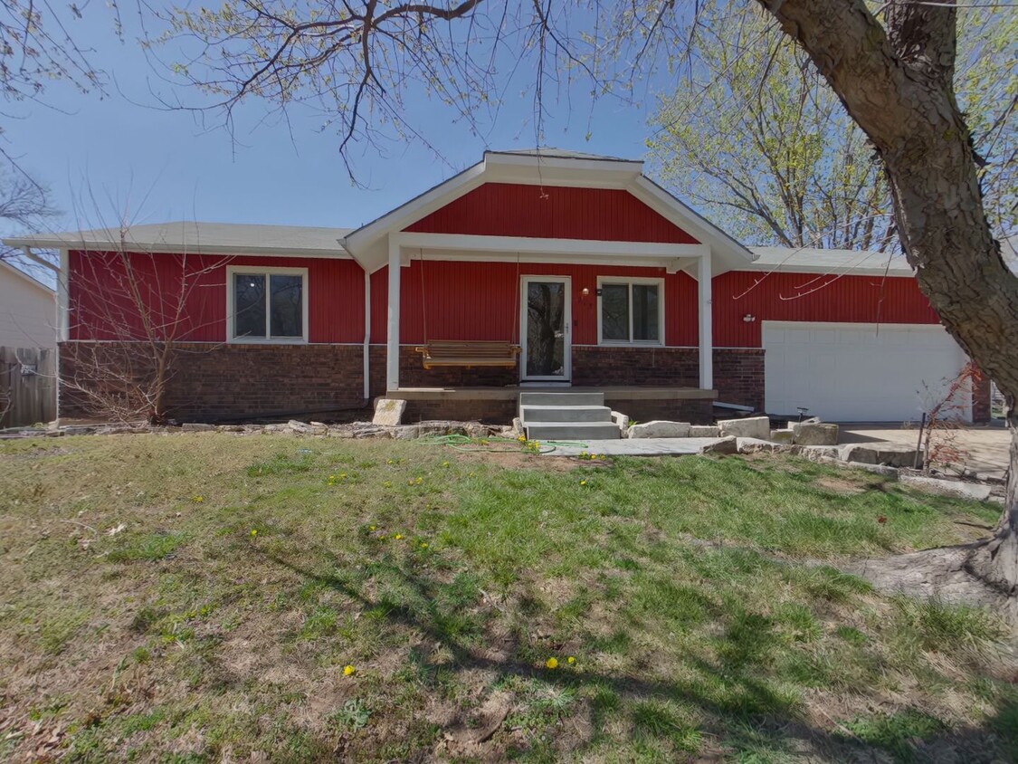 Primary Photo - 213 N Summitlawn St