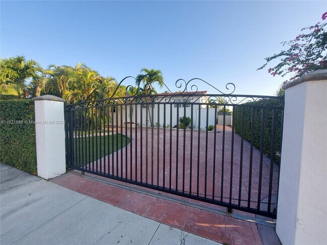 Building Photo - 8105 SW 17th Terrace