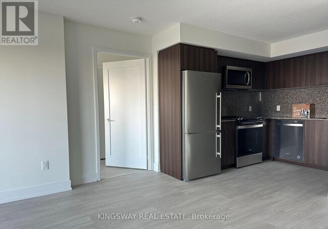 Building Photo - 10 Eva Rd