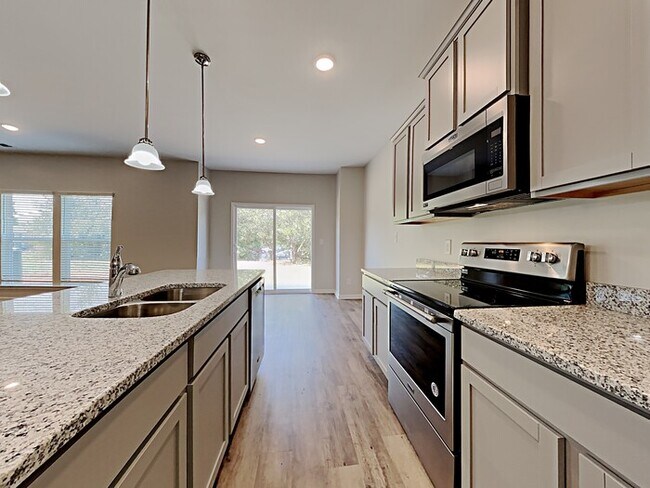 Foto del edificio - 451 Hager Lake Rd