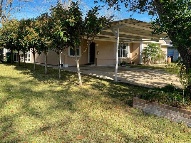 Foto del edificio - 1301 Bayswater Dr