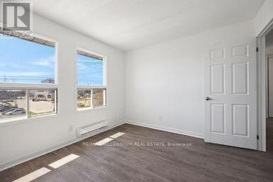 Photo du bâtiment - 201 Lindsay St S