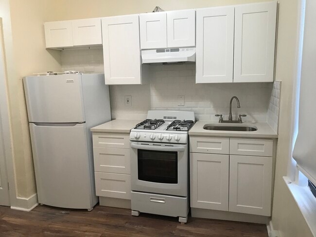 Kitchen - 215 Ashburton Ave