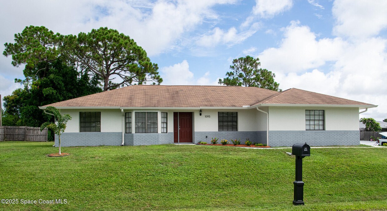 Foto principal - 1095 Lynbrook St NW