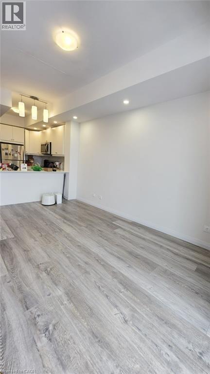 Photo du bâtiment - 60 Charles St W