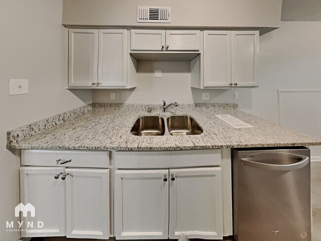 Building Photo - 1938 W Holmes Rd